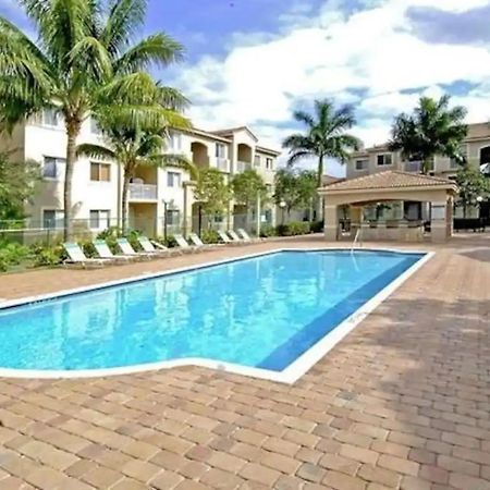Master Room In Apartment Davie Exterior photo