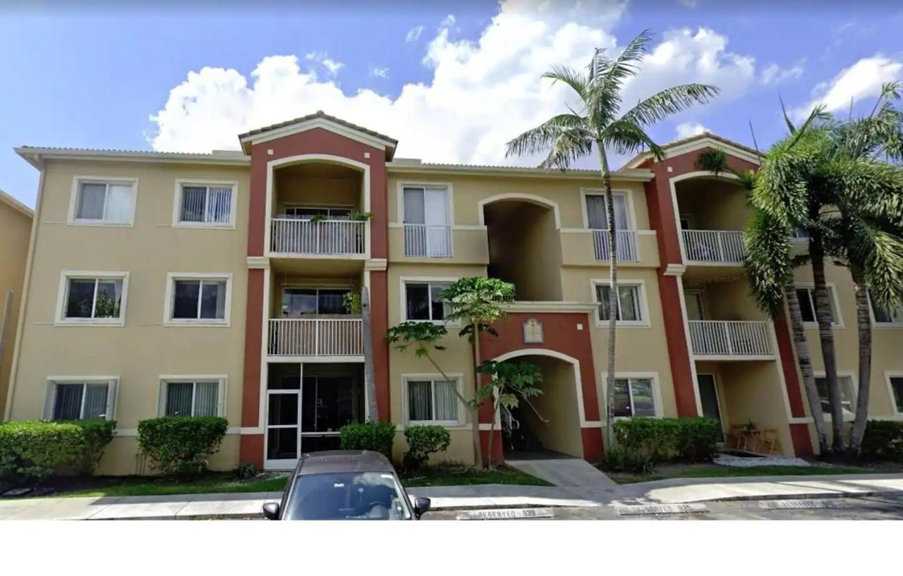 Master Room In Apartment Davie Exterior photo