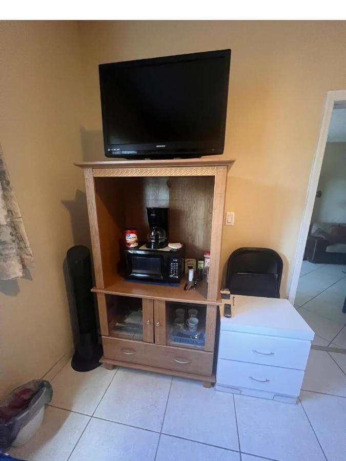 Master Room In Apartment Davie Exterior photo